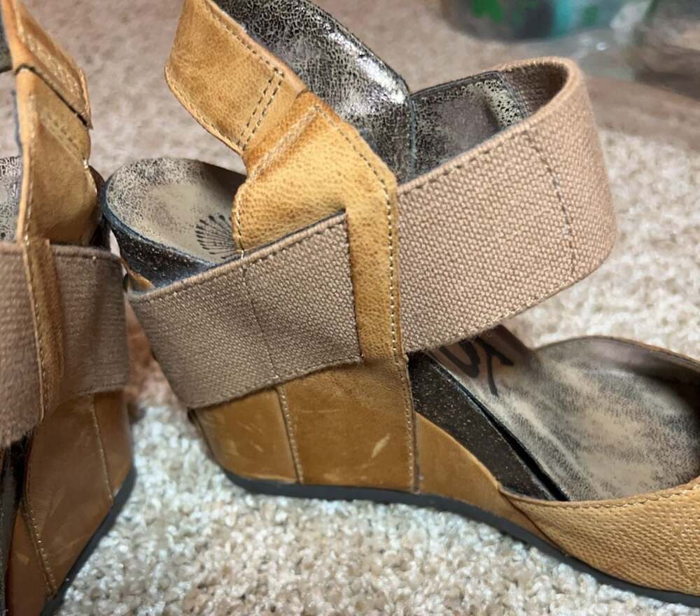 OTBT Rexburg Wedge Sandals Tan Leather Textile Size 7M - Picture 4 of 10